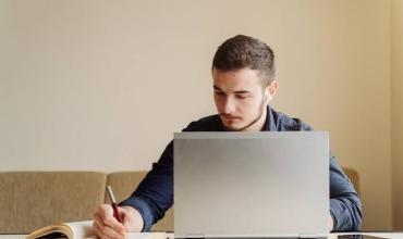 “Una inversión para toda la vida”: Presentan nuevas opciones para estudiar teología online