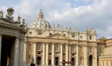 Vaticano califica como “doloroso” el cierre de escuelas católicas en el mundo