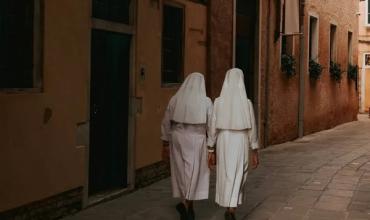 El Vaticano busca cerrar el vacío legal que deja indefensas a las religiosas abusadas