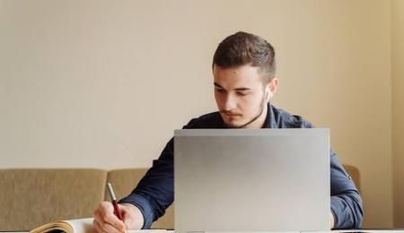 “Una inversión para toda la vida”: Presentan nuevas opciones para estudiar teología online