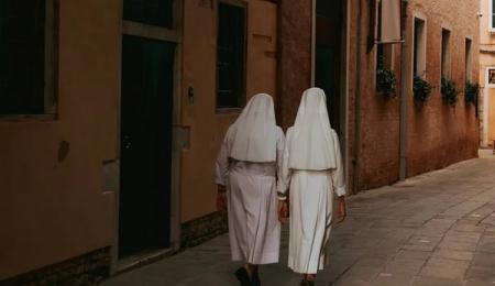 El Vaticano busca cerrar el vacío legal que deja indefensas a las religiosas abusadas