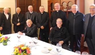 Sacerdotes y obispos eméritos VET Padre Misericordioso.